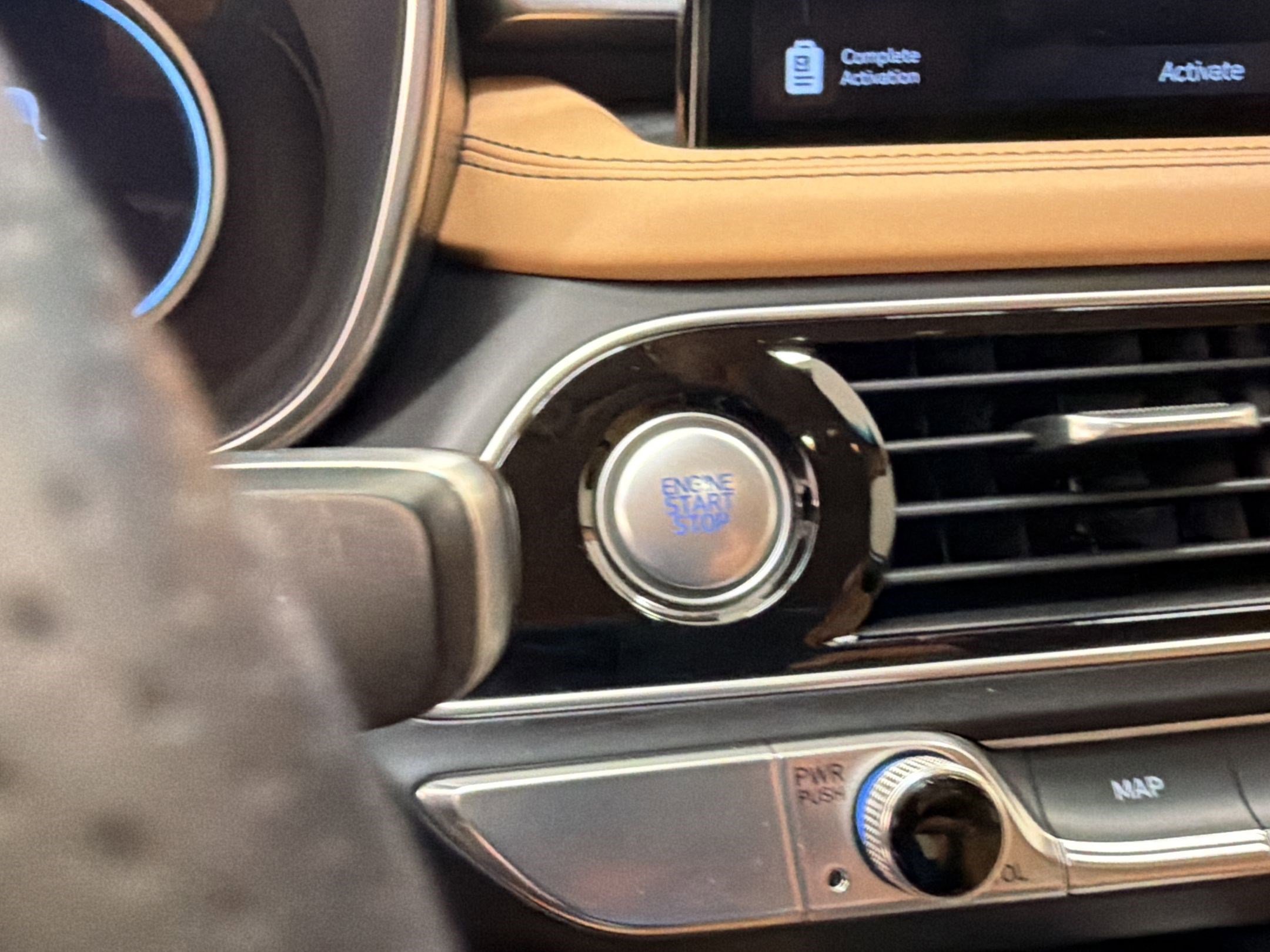 Used 2022 Genesis G70 3.3T image 25