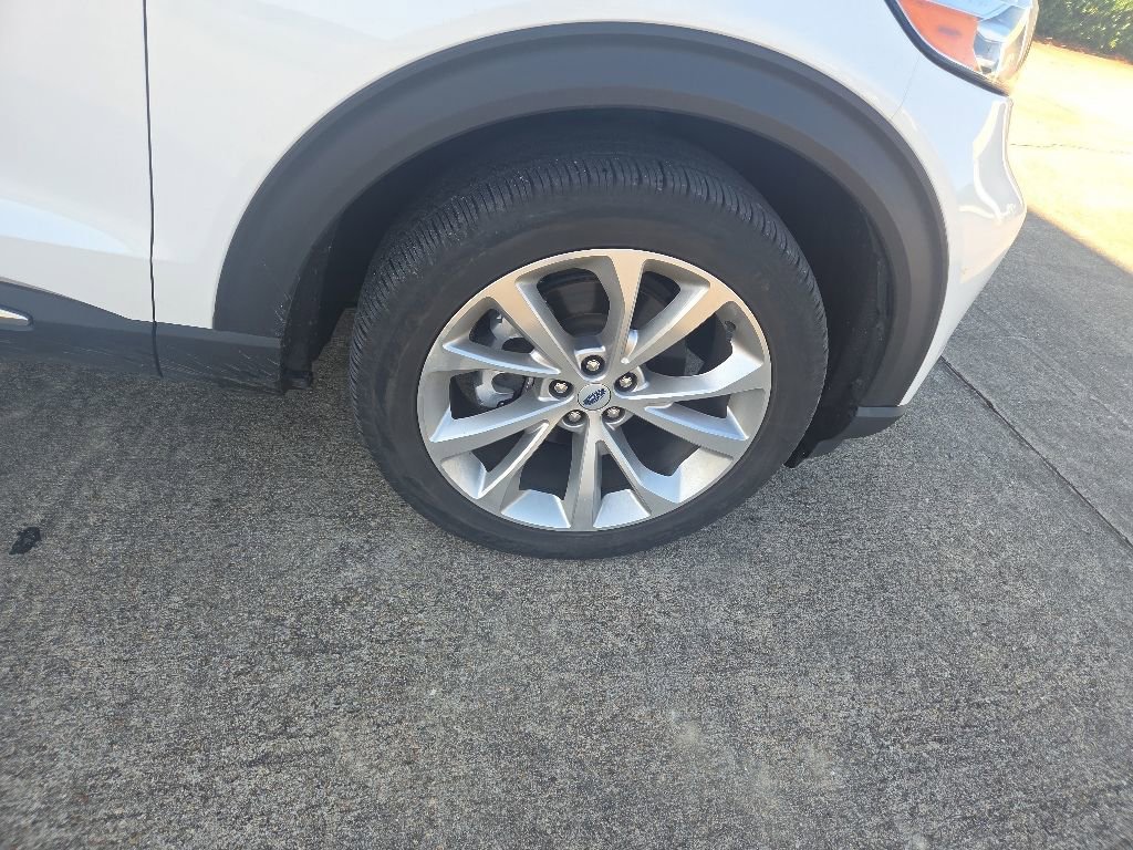 Certified 2023 Ford Explorer Platinum w/ Technology Package AWD/4WD image 13