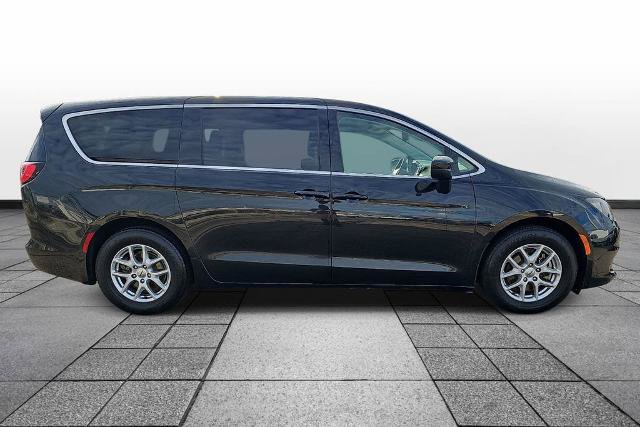 Used 2024 Chrysler Voyager LX FWD image 4