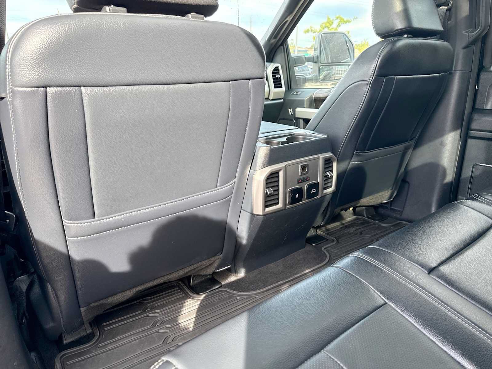 Certified 2022 Ford F350 Lariat w/ Tremor Off-Road Package AWD/4WD image 17
