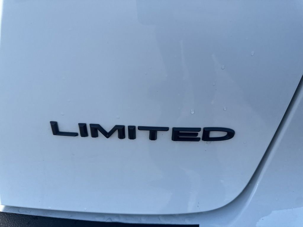 Used 2025 Chrysler Pacifica Limited image 55