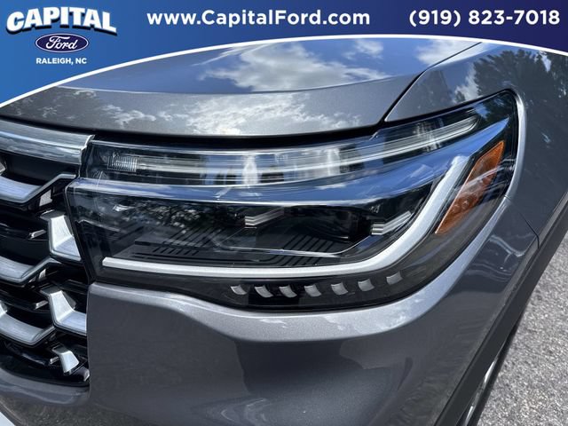 Certified 2025 Ford Explorer Platinum RWD image 11