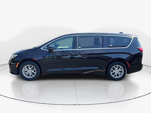 Used 2024 Chrysler Pacifica Touring-L FWD image 7