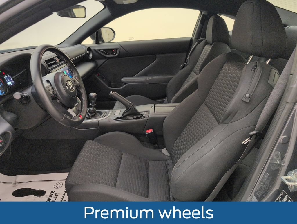 Used 2023 Toyota GR86 RWD image 4