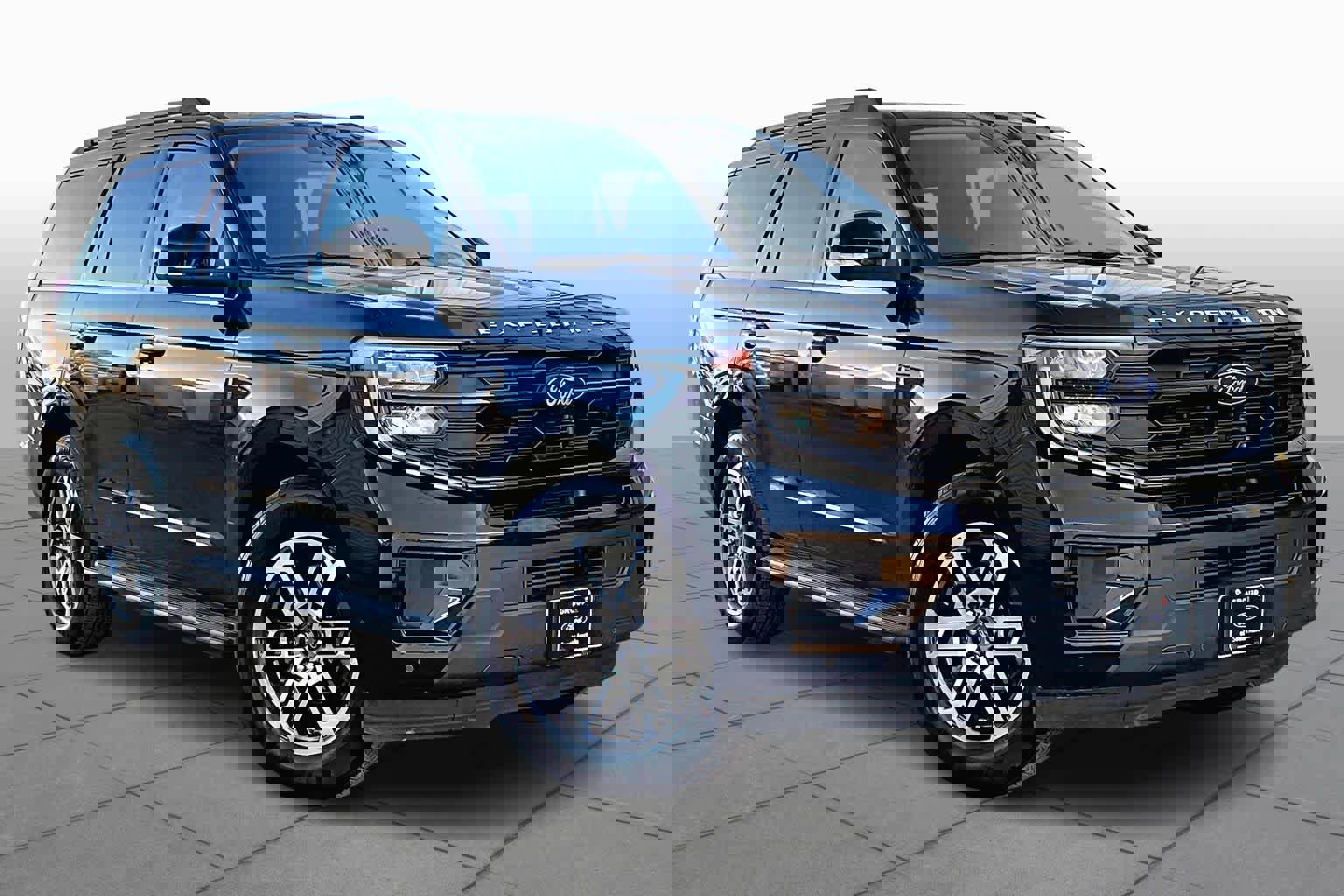 Certified 2025 Ford Expedition Active image 2