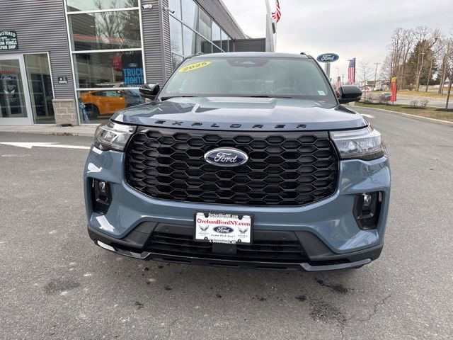 Certified 2025 Ford Explorer ST-Line AWD/4WD image 3