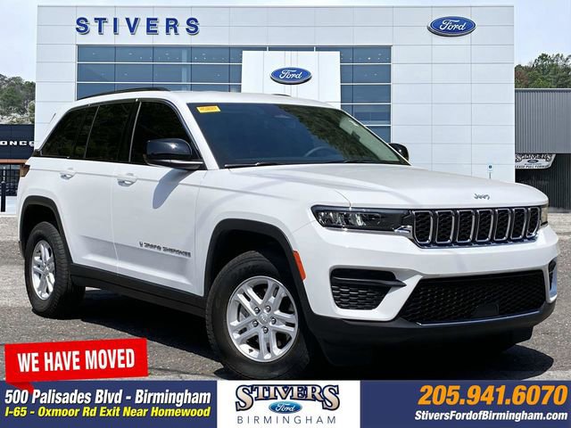 Used 2023 Jeep Grand Cherokee Laredo AWD/4WD image 7
