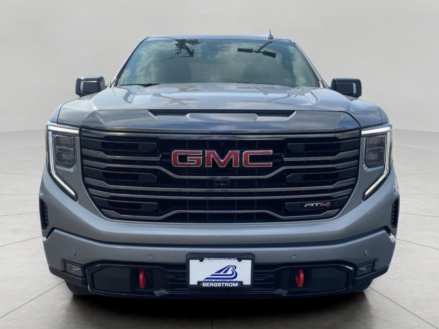Used 2023 GMC Sierra 1500 AT4 w/ AT4 Premium Package AWD/4WD image 4