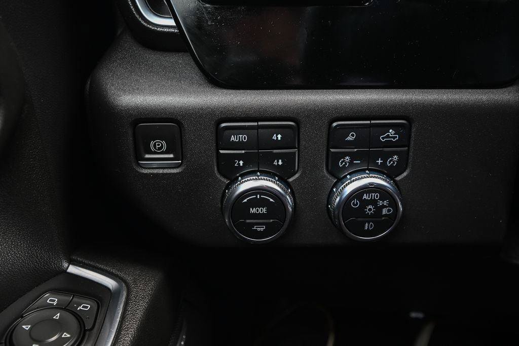 Used 2022 GMC Sierra 1500 SLT w/ SLT Convenience Package AWD/4WD image 40