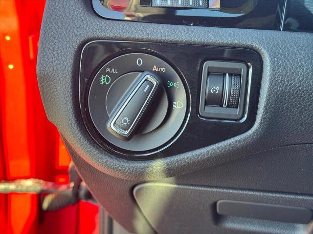 Used 2018 Volkswagen GTI SE image 18