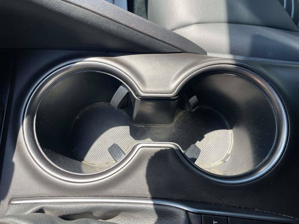 Used 2022 Toyota Camry SE FWD image 18