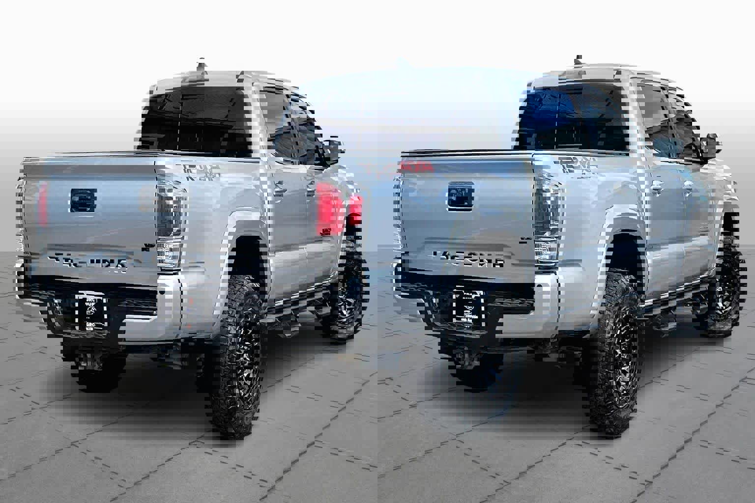 Used 2020 Toyota Tacoma TRD Sport image 3