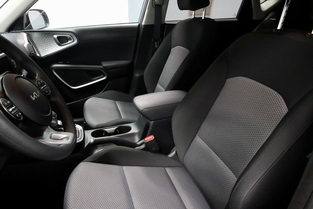 Used 2025 Kia Soul LX image 23