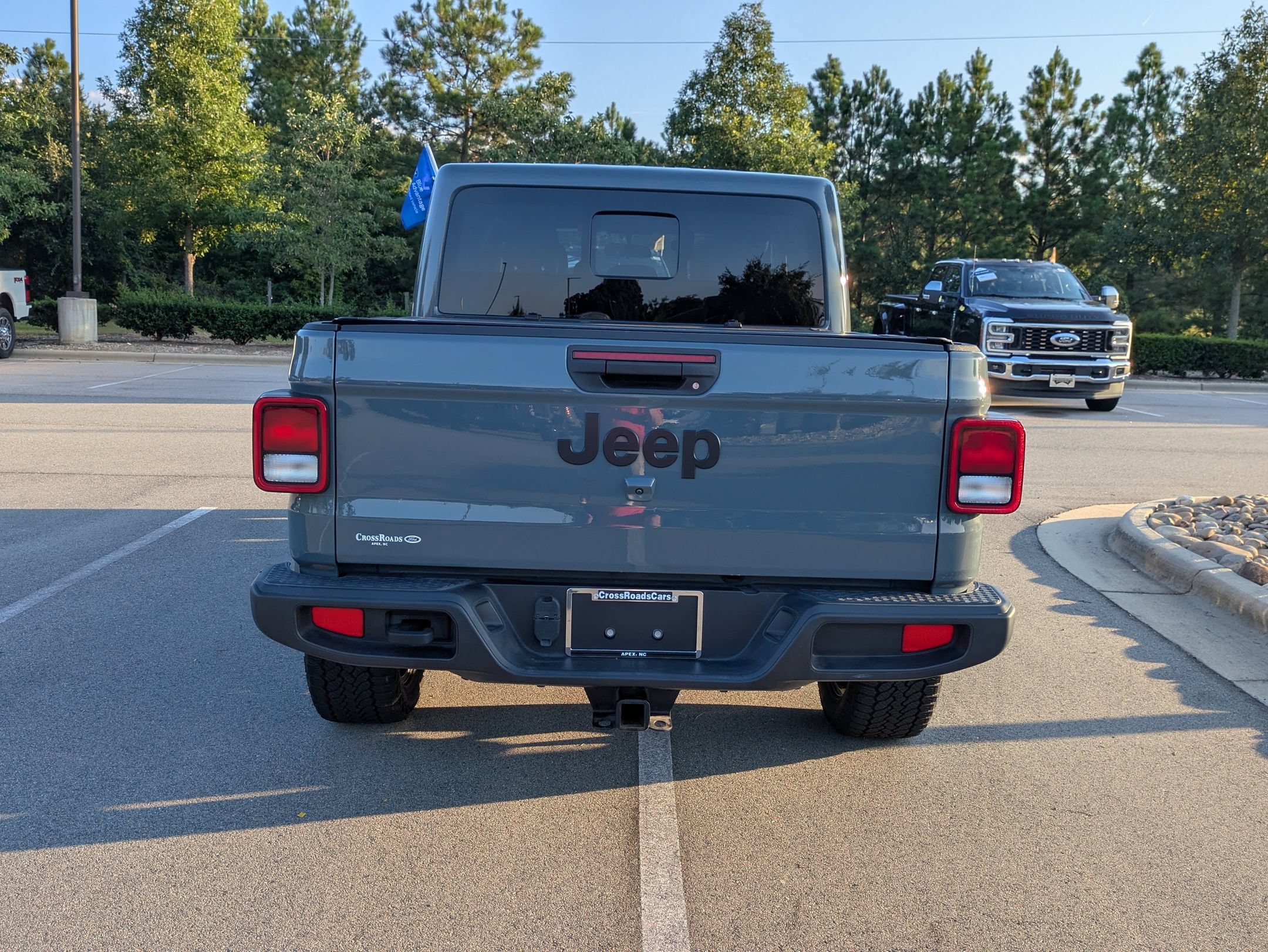 Used 2025 Jeep Gladiator Sport AWD/4WD image 4