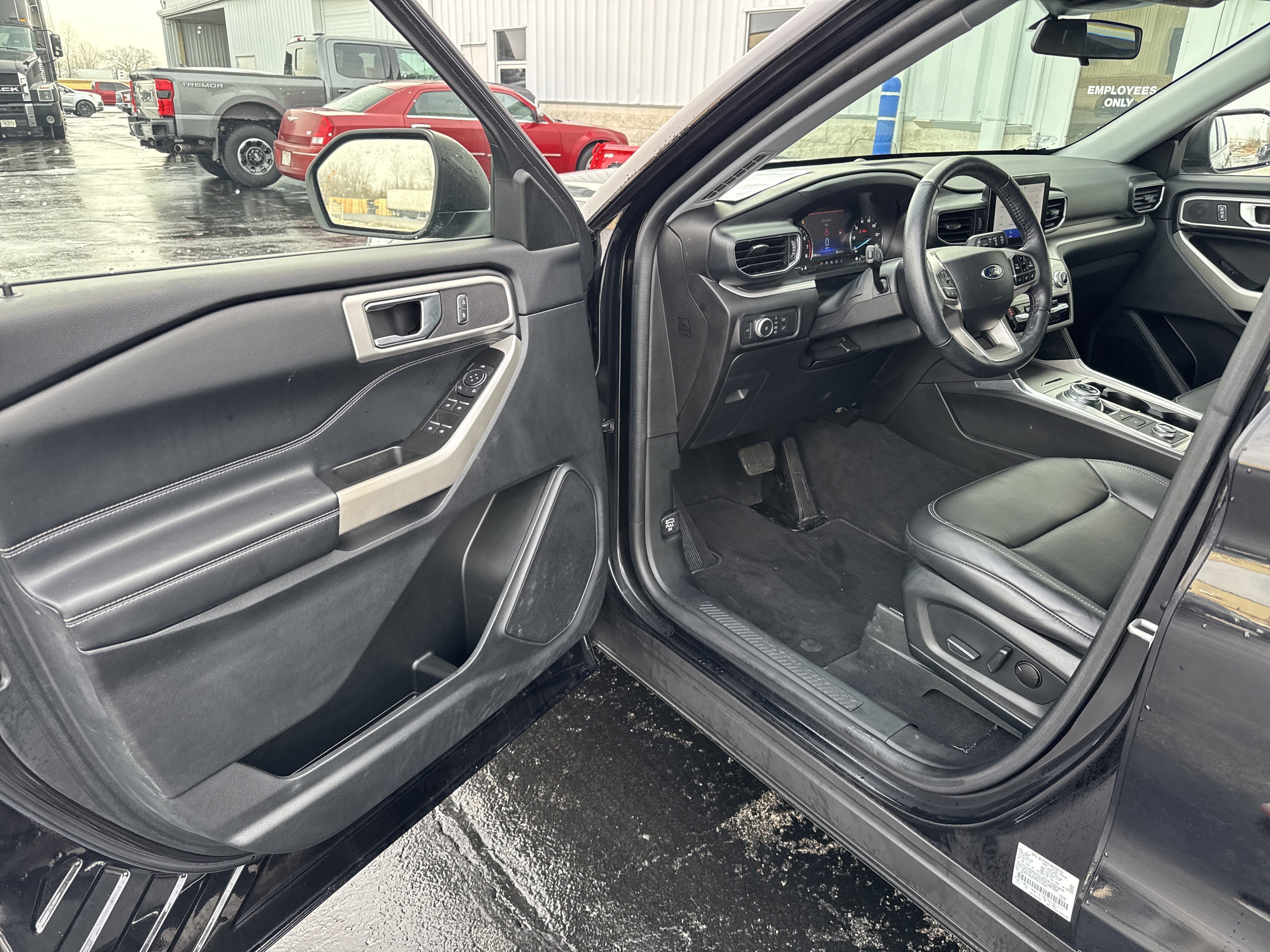 Certified 2022 Ford Explorer XLT w/ Equipment Group 202A image 19