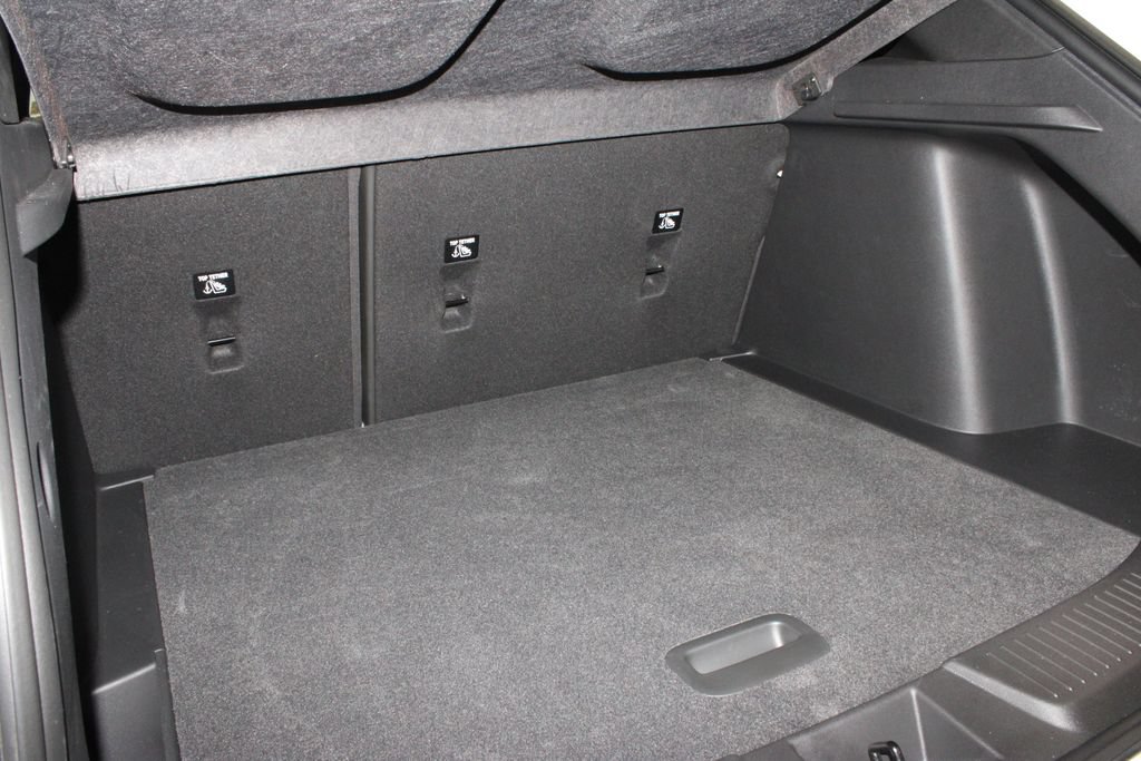 Used 2024 Chevrolet Trax RS w/ Sunroof Package FWD image 16