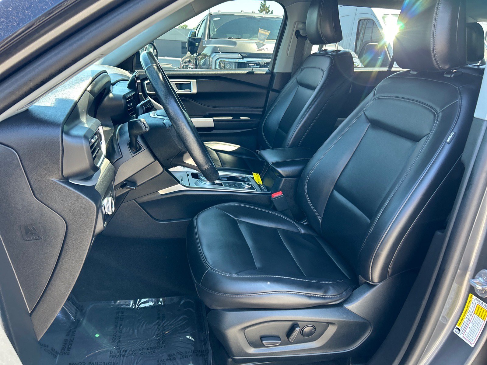 Certified 2023 Ford Explorer XLT w/ Equipment Group 202A AWD/4WD image 9