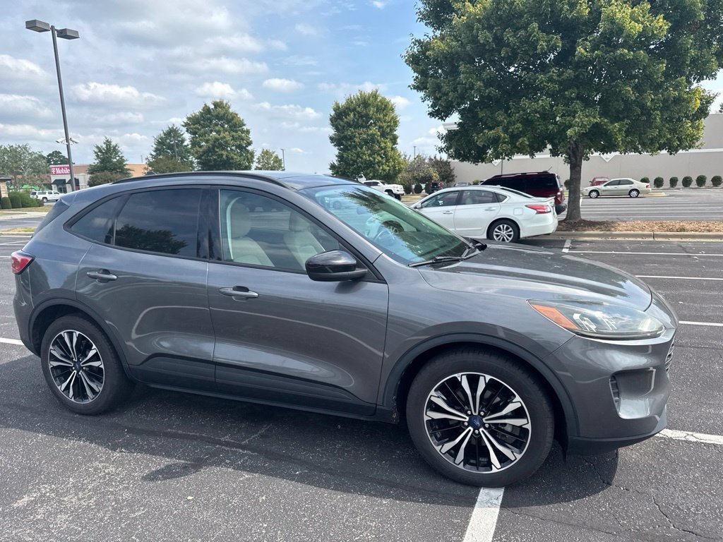Certified 2022 Ford Escape SE w/ SE Sport Appearance Package FWD image 4