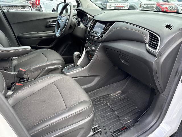Used 2022 Chevrolet Trax LT w/ LT Convenience Package AWD/4WD image 19