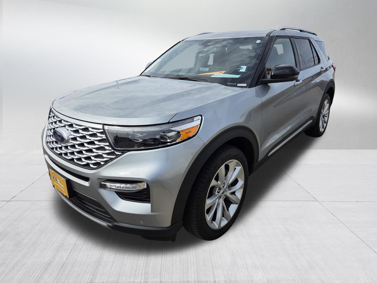 Certified 2023 Ford Explorer Platinum w/ Technology Package AWD/4WD image 3