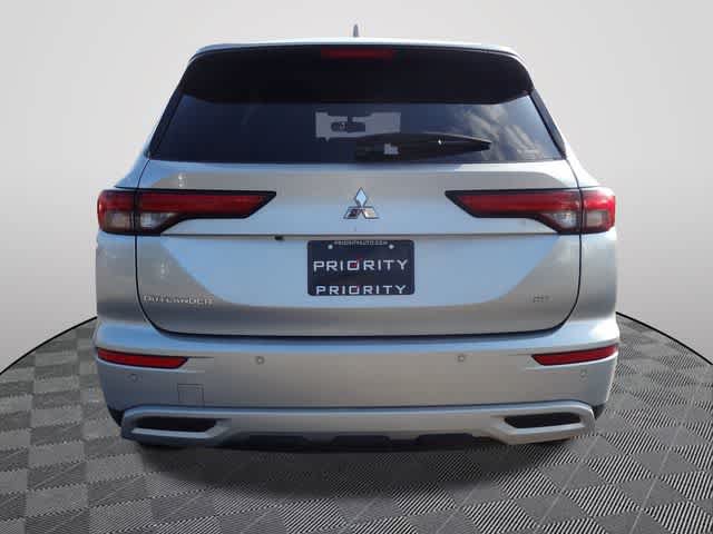 Used 2024 Mitsubishi Outlander SE AWD/4WD image 3