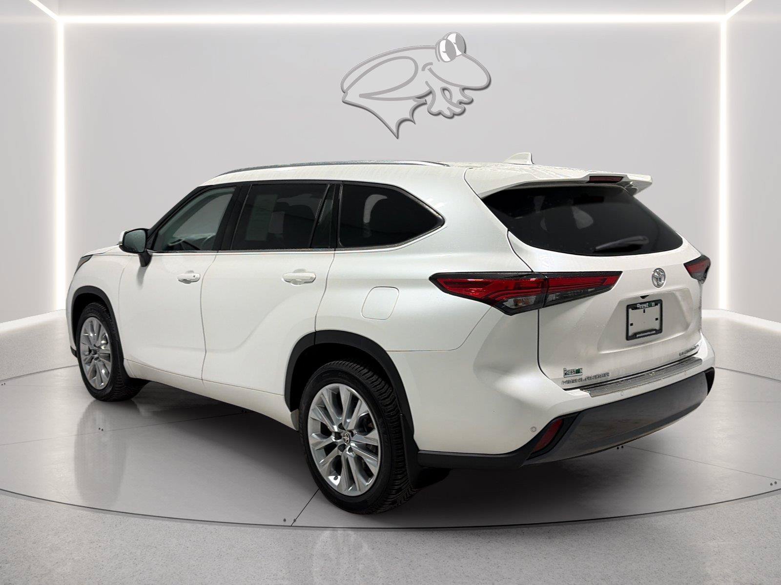 Used 2021 Toyota Highlander Limited AWD/4WD image 3