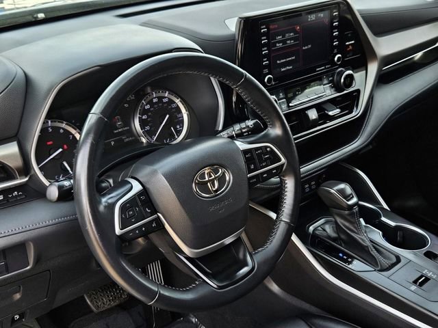 Used 2022 Toyota Highlander XLE image 38