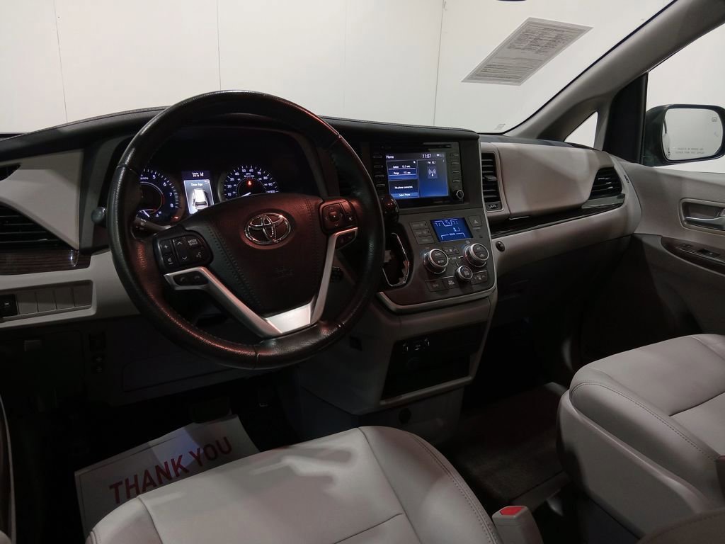 Used 2020 Toyota Sienna XLE image 16