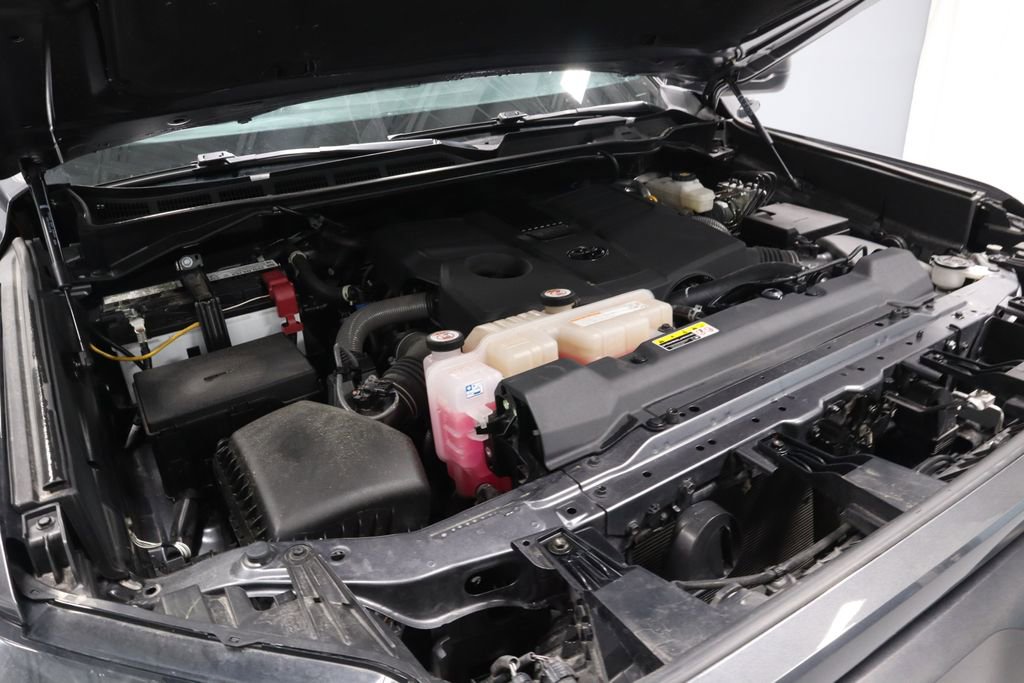 Used 2025 Toyota Tundra SR5 AWD/4WD image 14