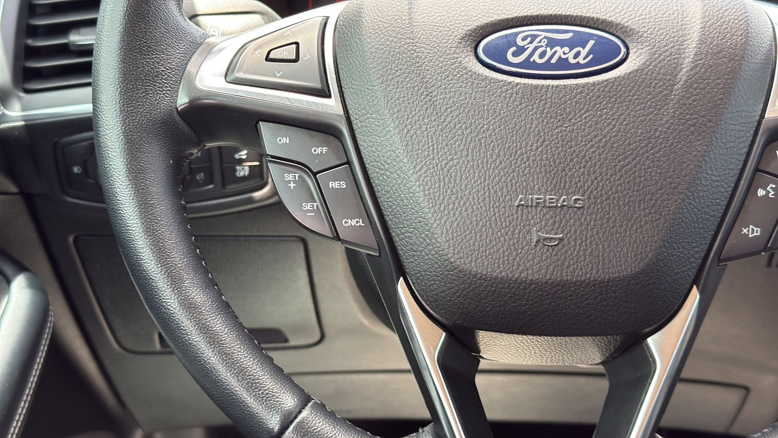 Certified 2023 Ford Edge Titanium AWD/4WD image 16