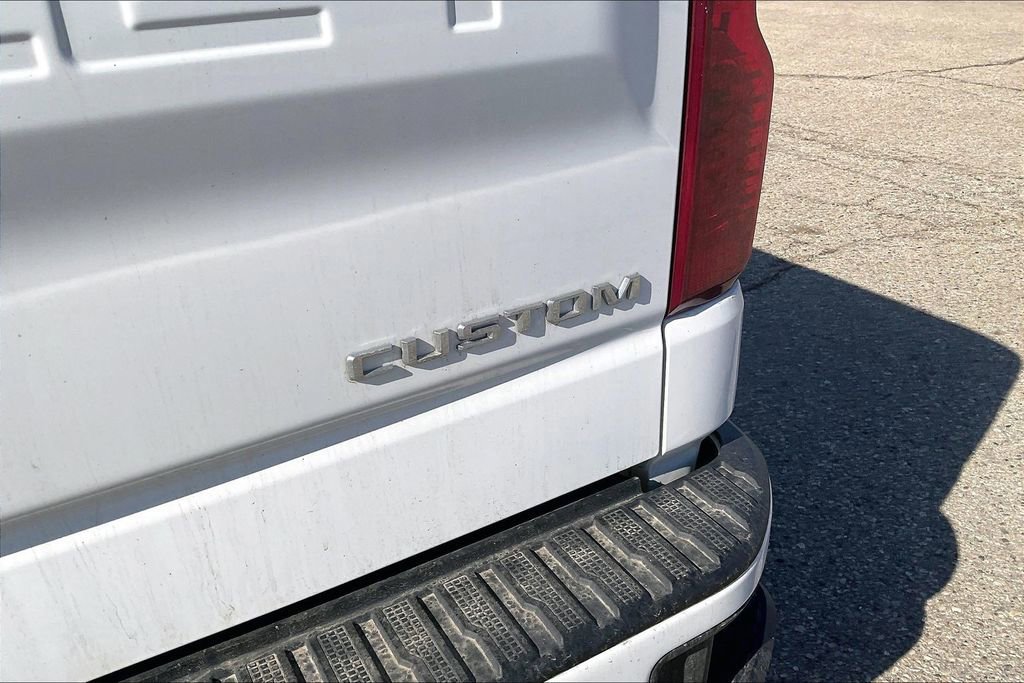 Used 2023 Chevrolet Silverado 1500 Custom image 6