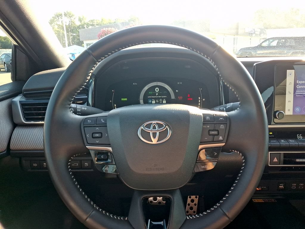 Used 2025 Toyota Camry SE FWD image 19