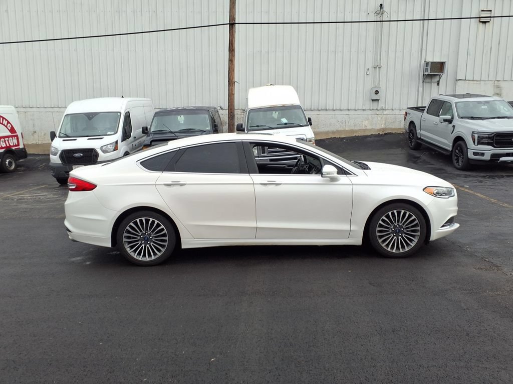 Certified 2018 Ford Fusion SE w/ Fusion SE Technology Package FWD image 2