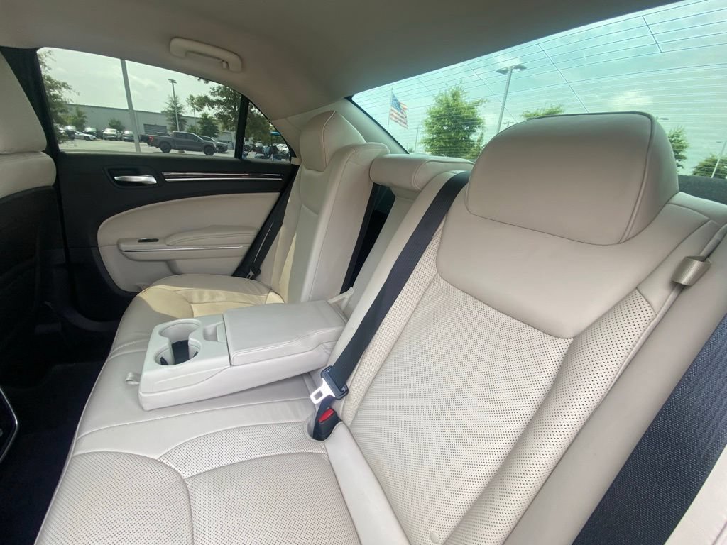Used 2018 Chrysler 300 Limited AWD/4WD image 24