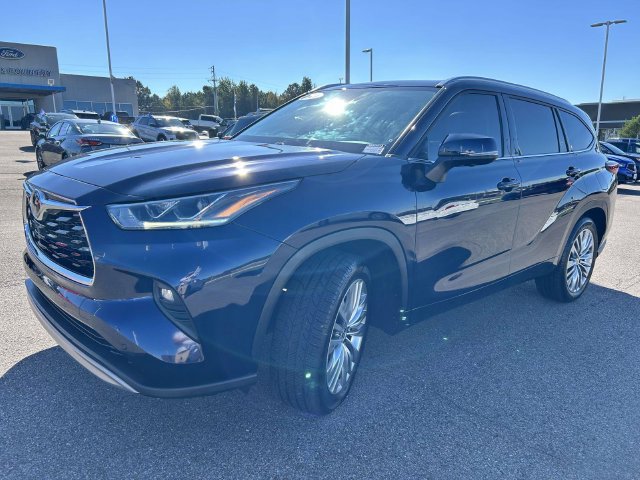 Used 2023 Toyota Highlander Platinum FWD image 11