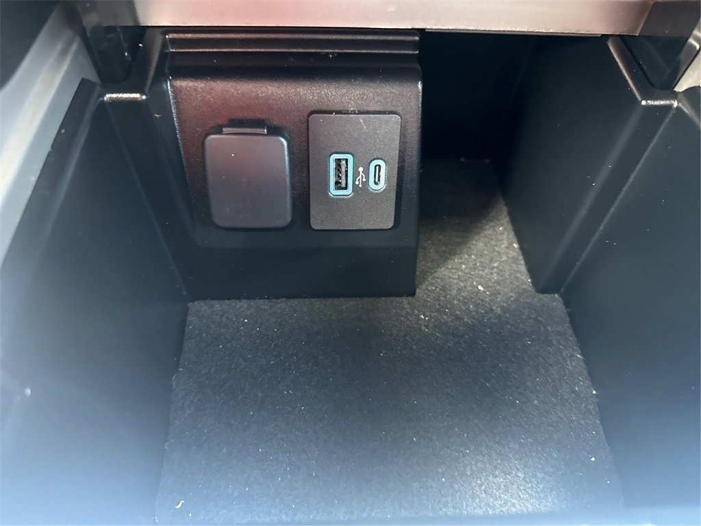 Certified 2022 Ford Explorer XLT w/ Equipment Group 202A image 28