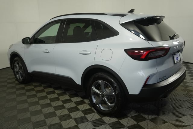 Certified 2025 Ford Escape ST-Line Select AWD/4WD image 5