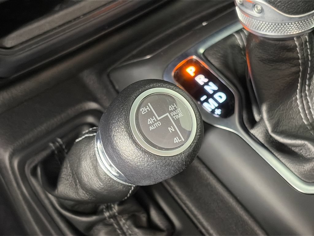 Used 2024 Jeep Wrangler Unlimited Sahara AWD/4WD image 23