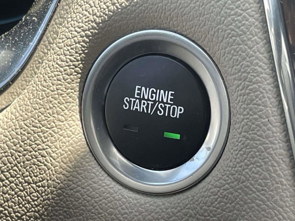 Used 2023 Chevrolet Traverse LT image 24