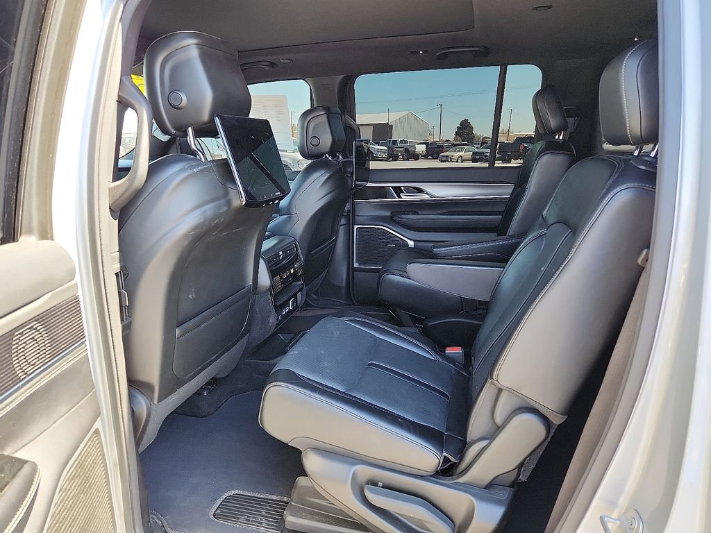 Used 2024 Jeep Wagoneer Series II image 13