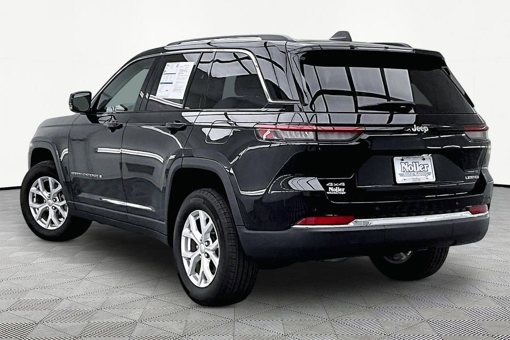 Used 2023 Jeep Grand Cherokee Limited w/ Trailer Tow Prep Group (B) AWD/4WD image 13