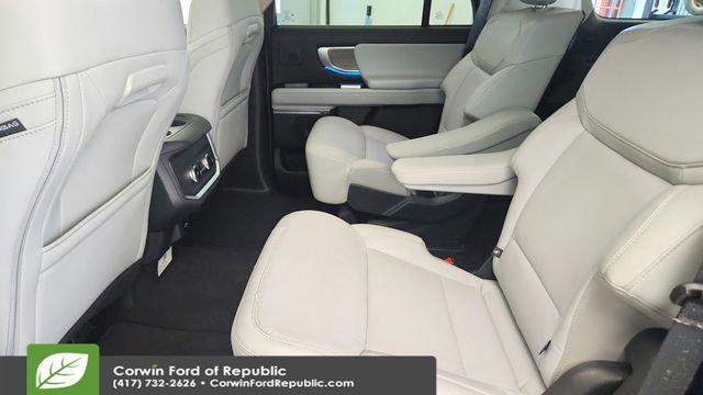 Certified 2025 Ford Expedition Platinum w/ Driver's Package AWD/4WD image 24
