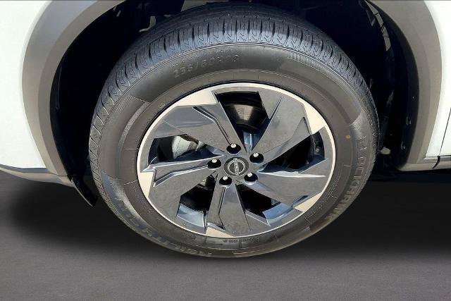 Used 2025 Nissan Rogue SV FWD image 33