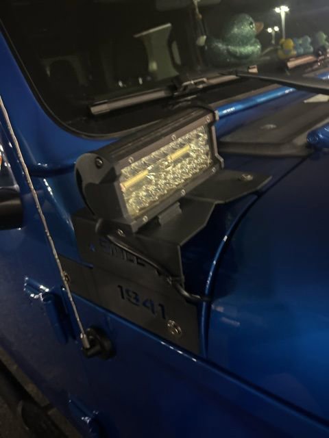 Used 2021 Jeep Gladiator Sport image 7