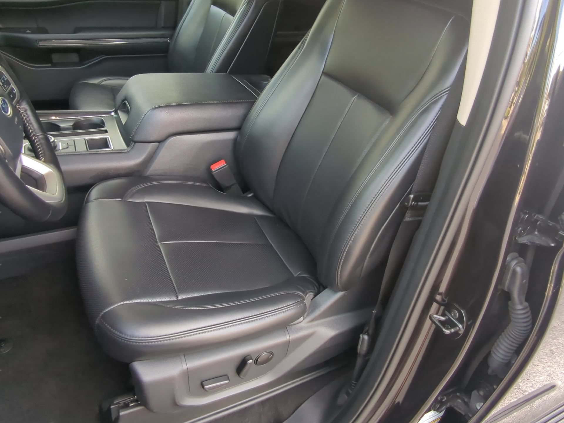 Certified 2024 Ford Expedition XLT RWD image 58