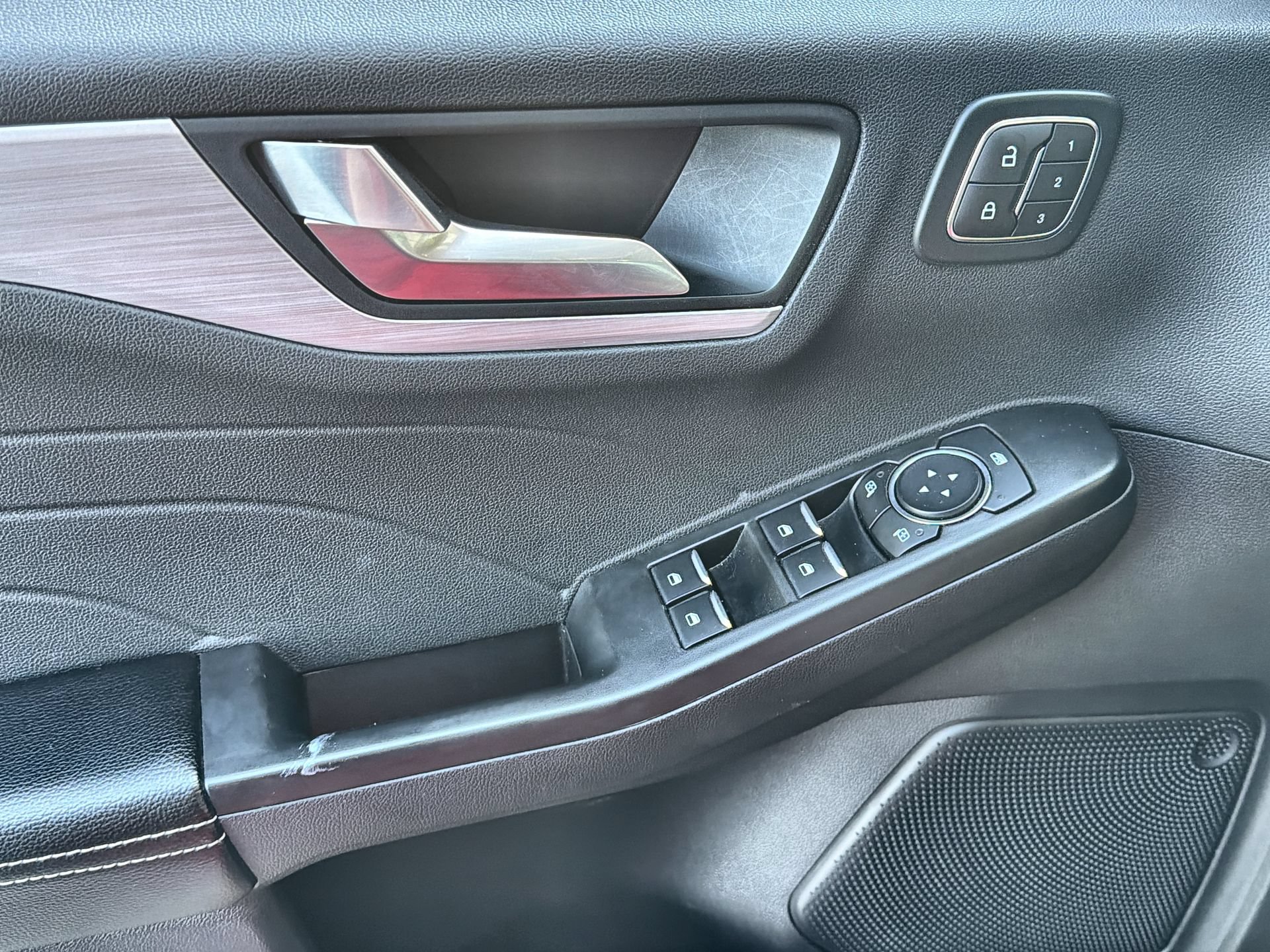 Certified 2025 Ford Escape Platinum AWD/4WD image 13
