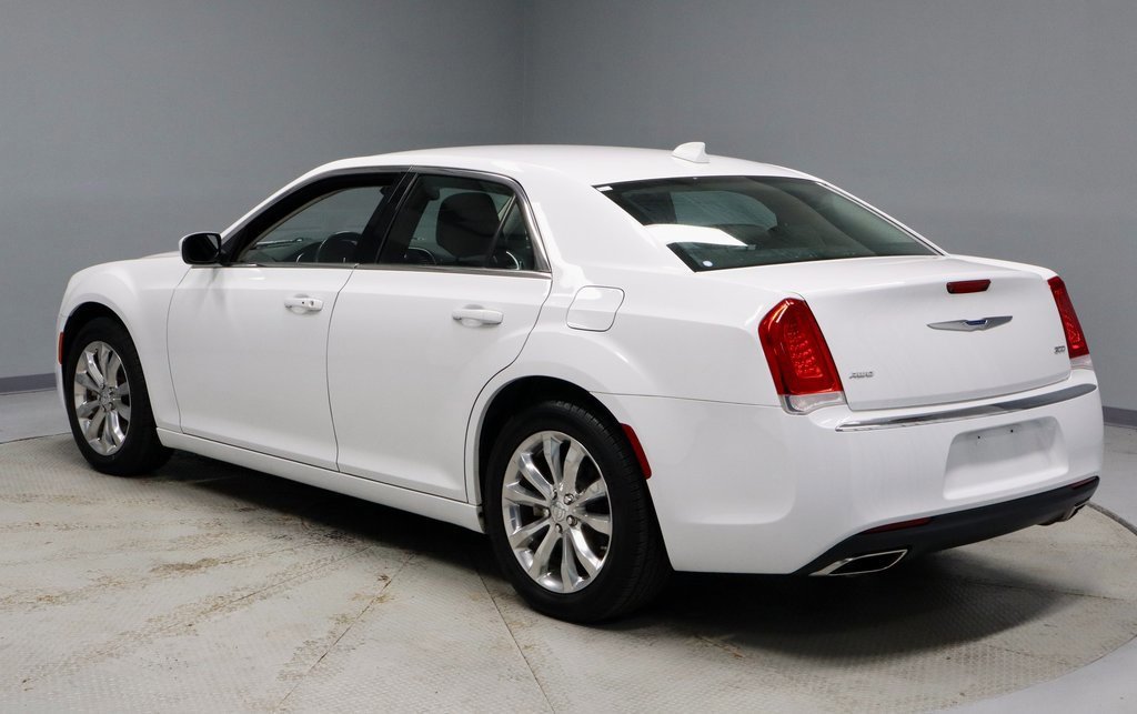 Used 2022 Chrysler 300 Touring image 3