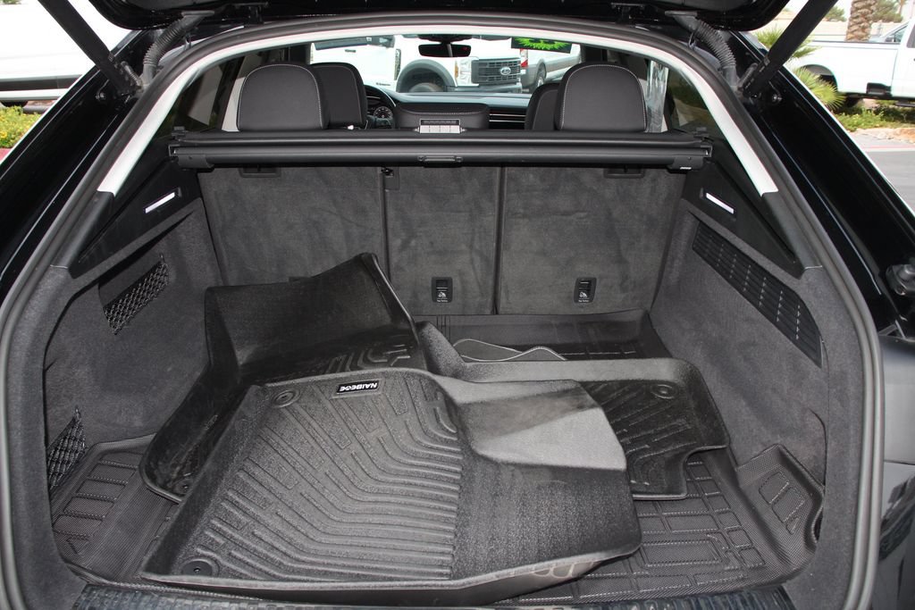 Used 2022 Audi Q8 Premium Plus AWD/4WD image 24
