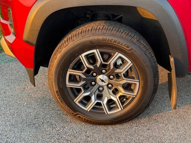 Used 2023 Chevrolet Colorado Z71 w/ Z71 Convenience Package 2 AWD/4WD image 2