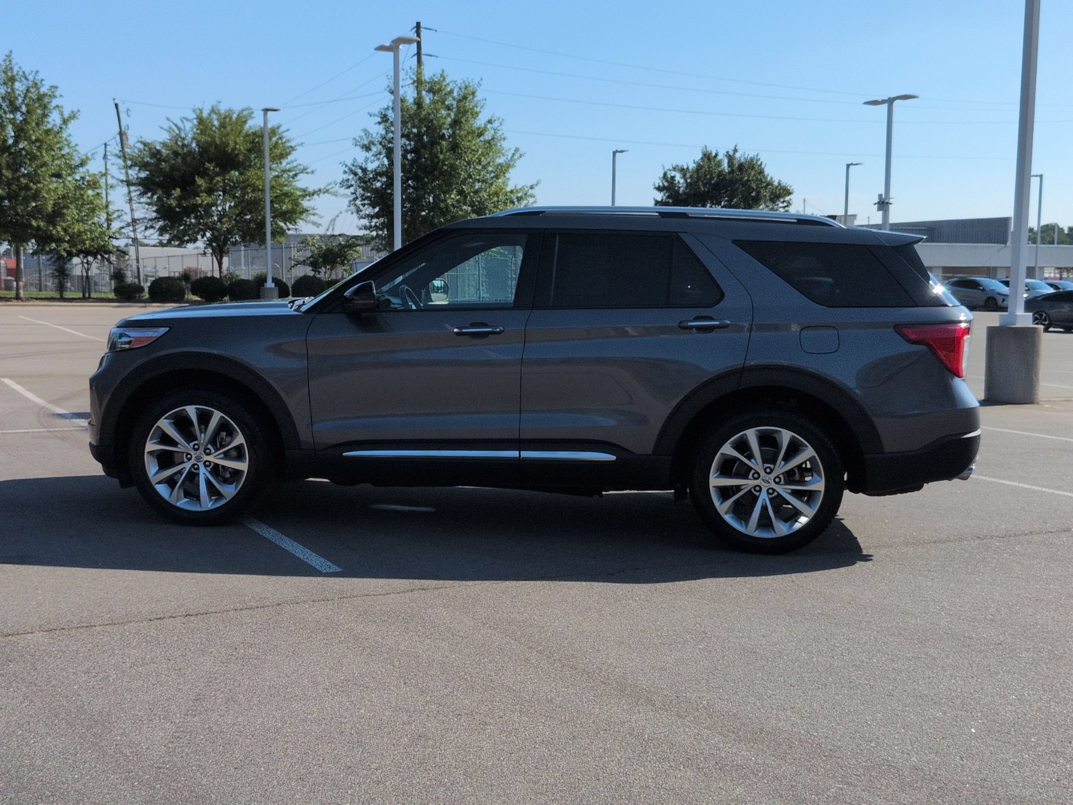 Certified 2023 Ford Explorer Platinum w/ Technology Package AWD/4WD image 7